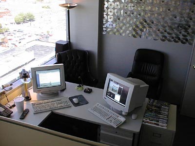 DownDesk_small.JPG (29730 bytes)